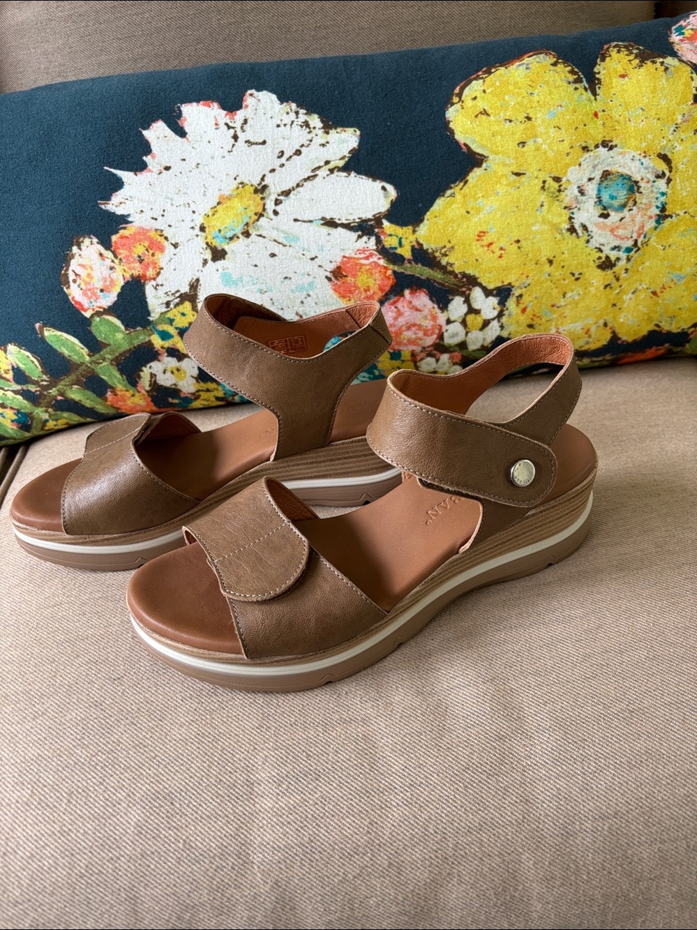 Paula Urban Sandals - Picture 2 of 3